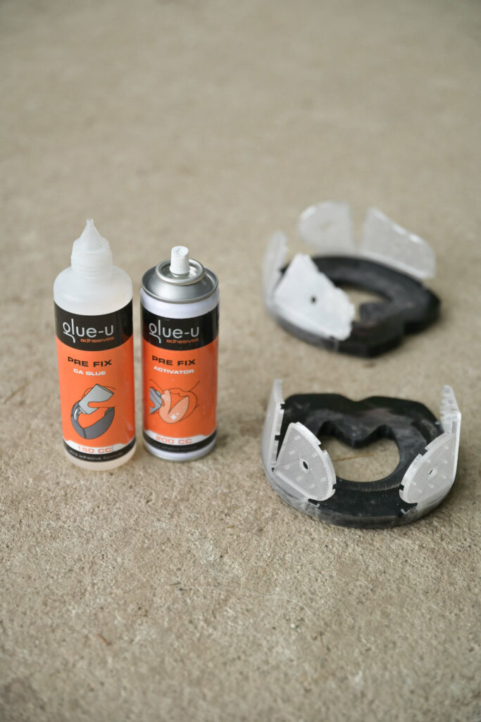 Collage semelles et manchettes sur-mesure